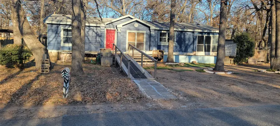 4987 Blue Water Circle, Granbury, TX 76049 - Image #2