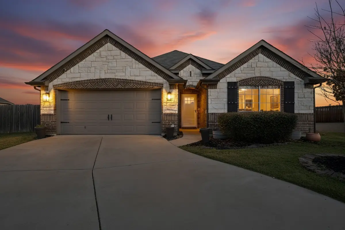 10329 Kingspoint Boulevard, Fort Worth, TX 76140 - Image #1