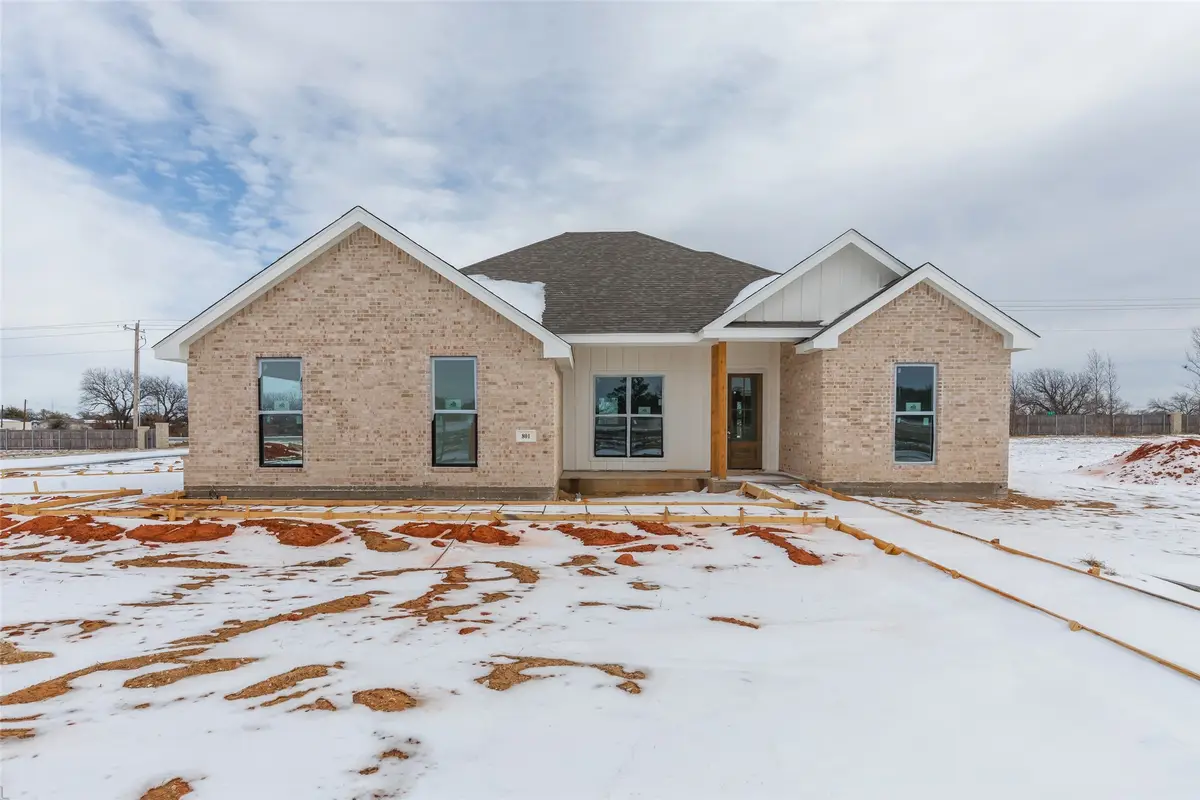 801 Whispering Oaks, Clyde, TX 76510 - Image #1