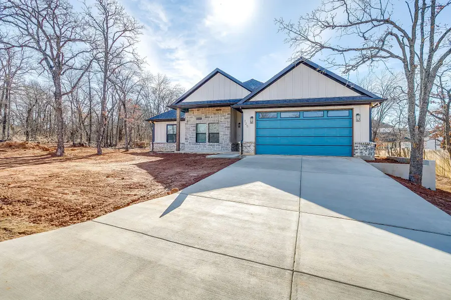 725 Haynie Drive, Runaway Bay, TX 76426 - Image #2