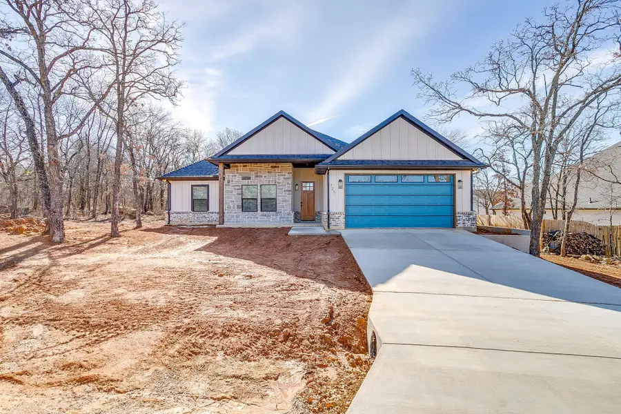 725 Haynie Drive, Runaway Bay, TX 76426 - Image #3