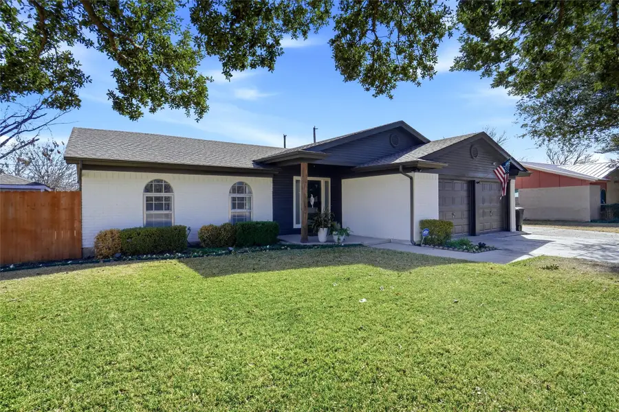 908 Darnell Avenue, Benbrook, TX 76126 - Image #2