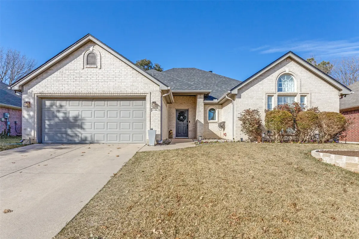 1048 Roundrock Drive, Saginaw, TX 76179 - Image #1