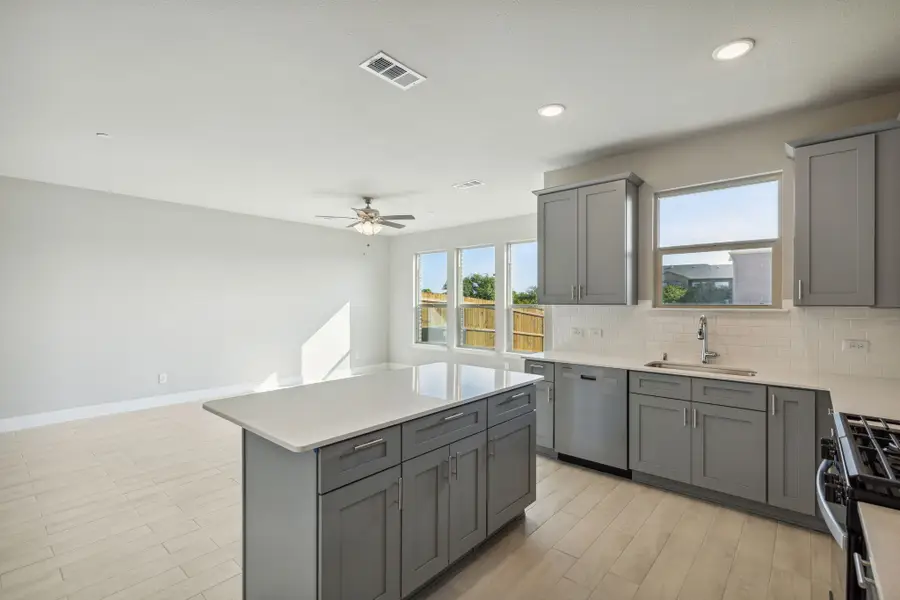 625 Hutchinson Lane, Lewisville, TX 75077 - Image #3