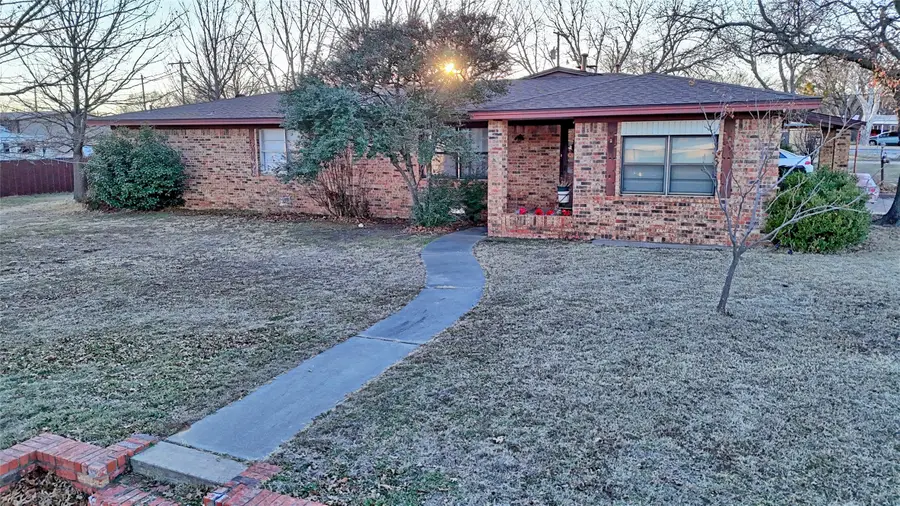 200 Louise Street, Nocona, TX 76255 - Image #3