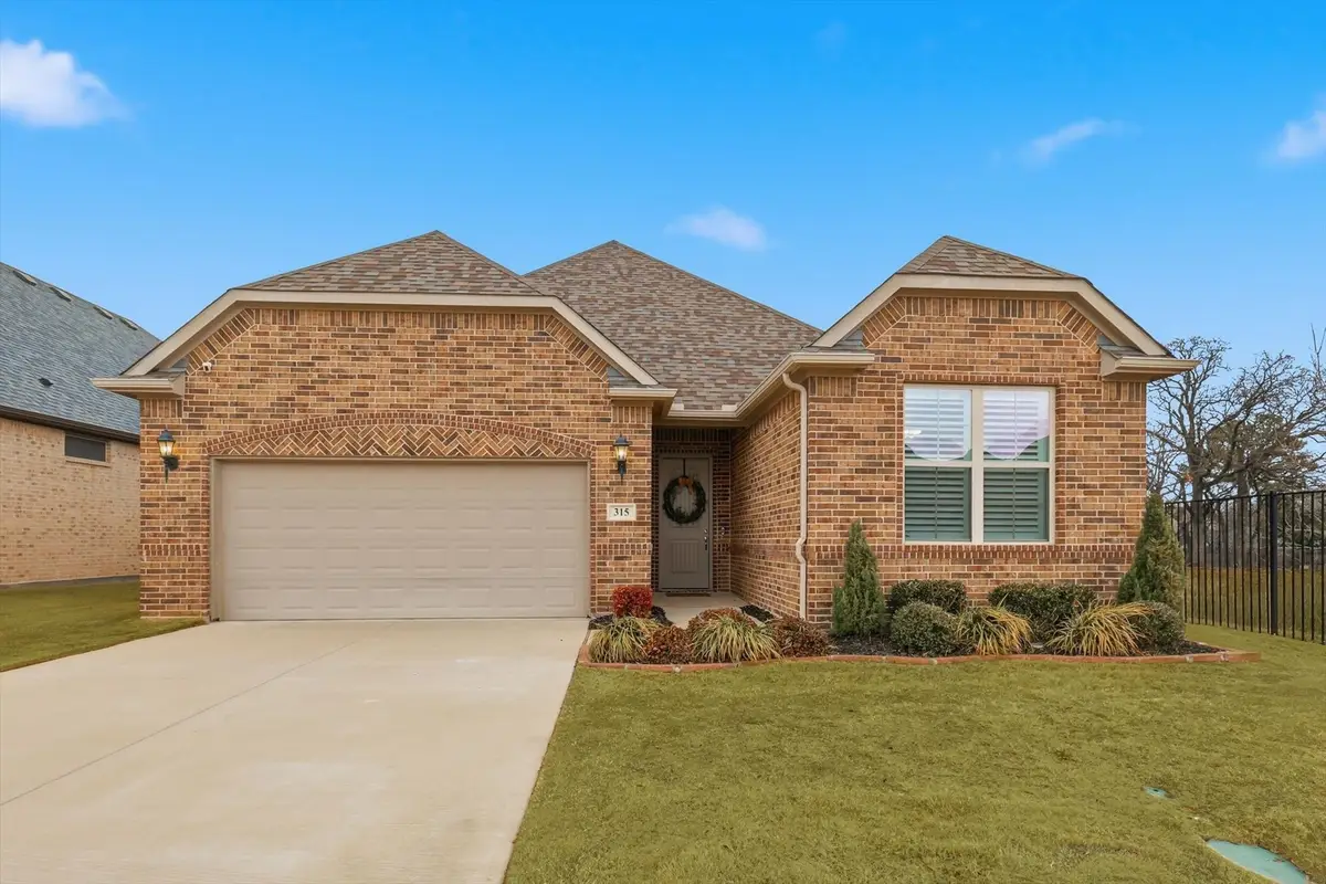 315 Faith Drive, Euless, TX 76039 - Image #1