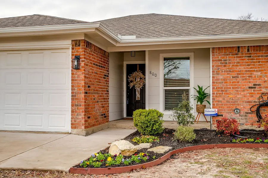 800 Crestview Drive, Burleson, TX 76028 - Image #3