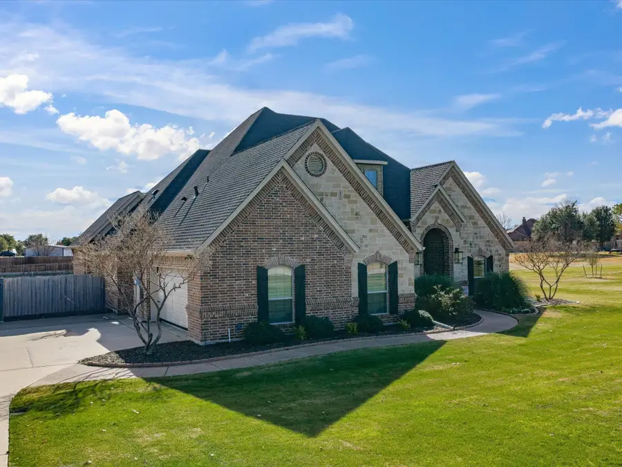 105 Mesquite Court, Decatur, TX 76234 - Image #2