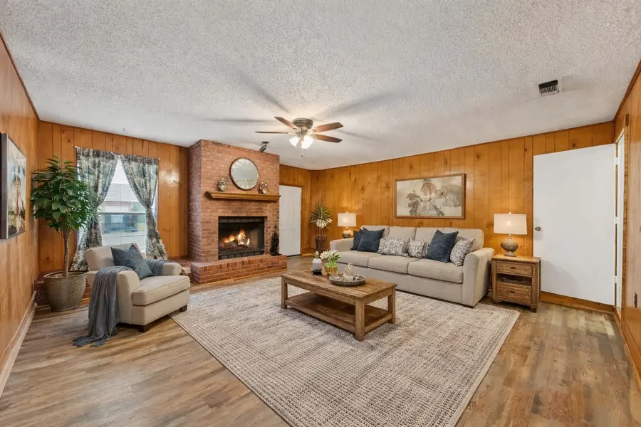 2305 Gilbert Circle, Arlington, TX 76010 - Image #2