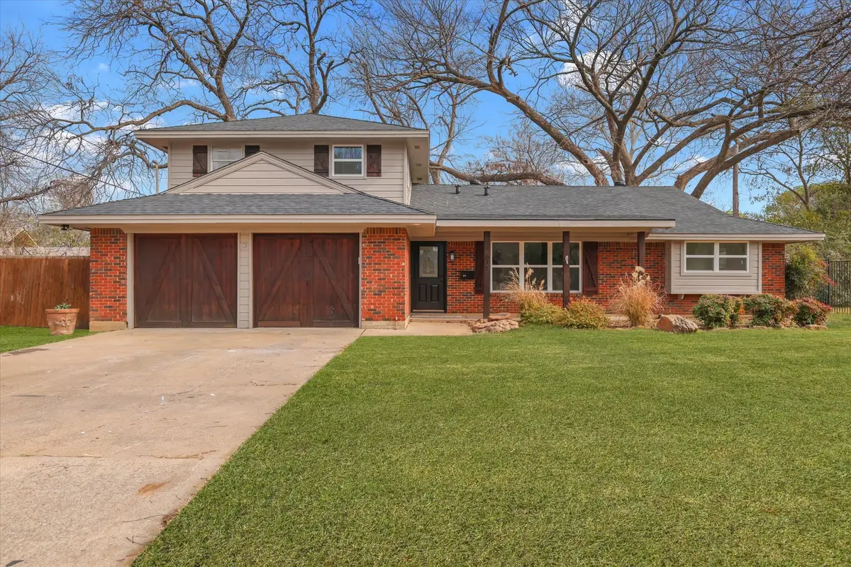 611 Ravenwood Drive, Arlington, TX 76013 - Image #1