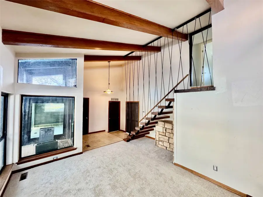 2000 Mill Creek Drive, Arlington, TX 76010 - Image #2