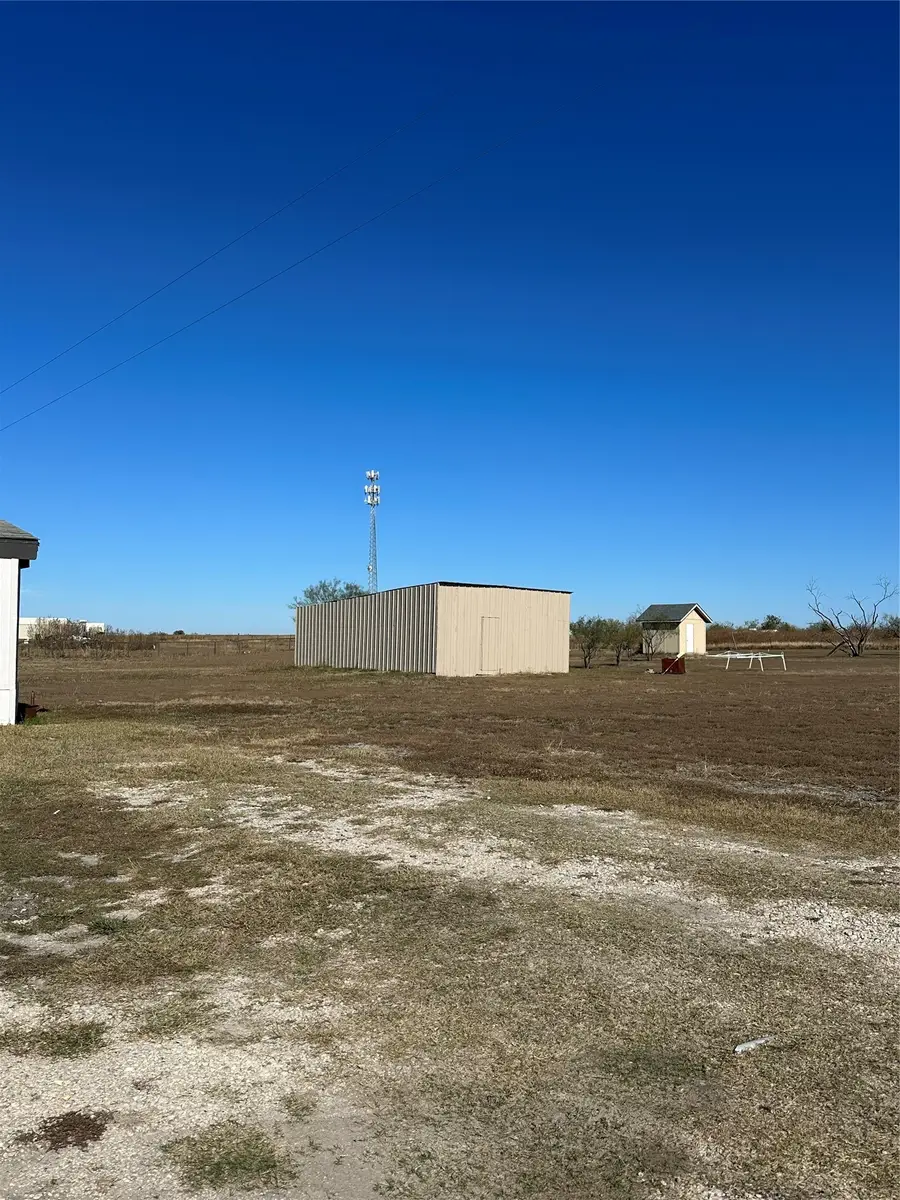 211 Alton, Ennis, TX 75119 - Image #2