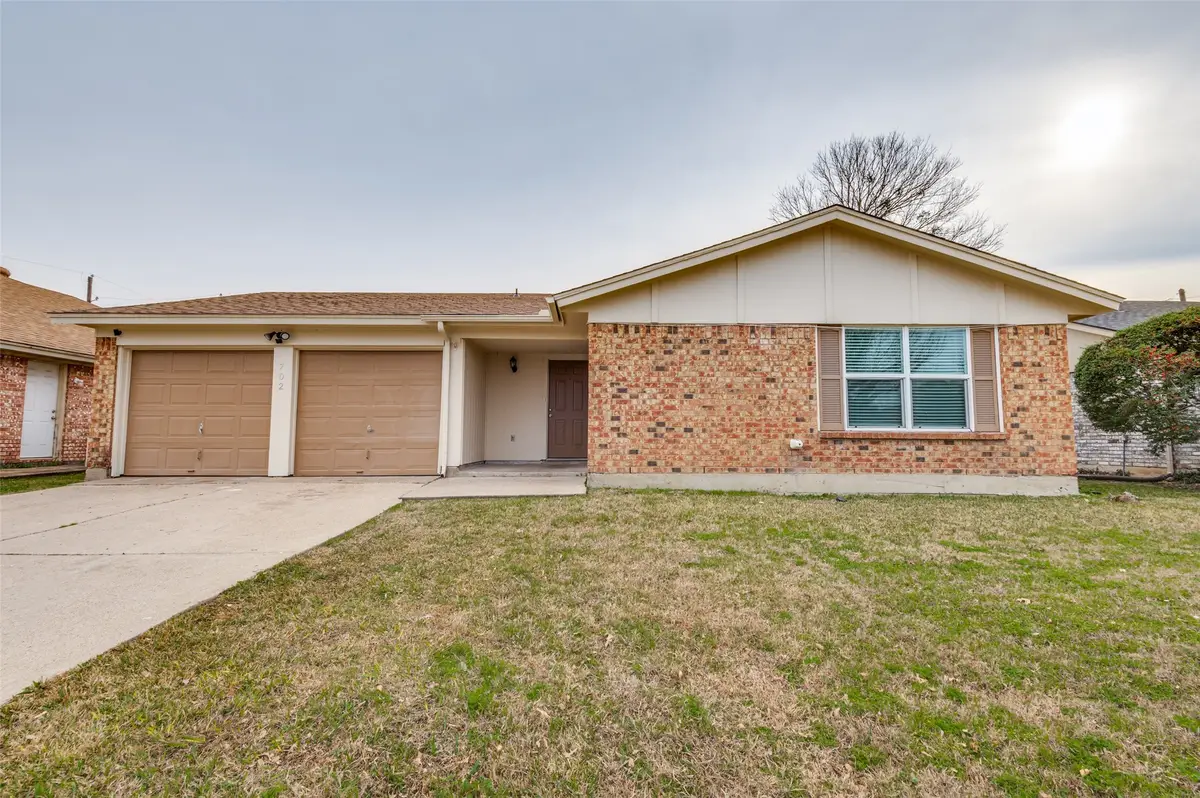 702 W Lynn Creek Drive, Arlington, TX 76001 - Image #1