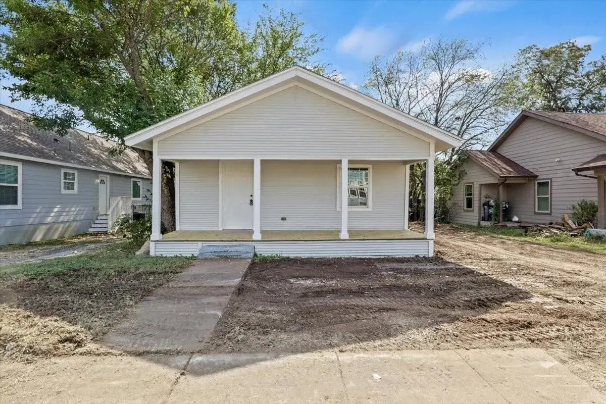 956 E Allen Avenue, Fort Worth, TX 76104 - Image #1