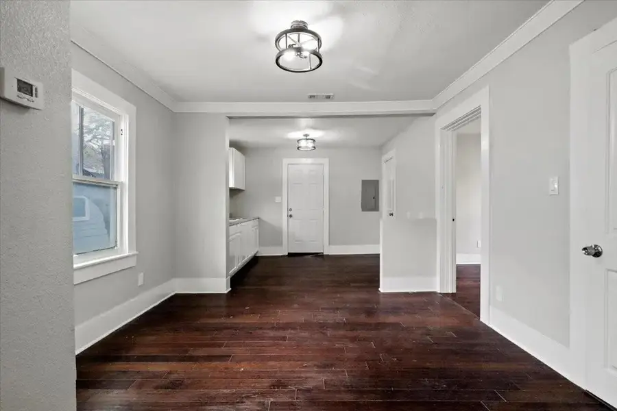 956 E Allen Avenue, Fort Worth, TX 76104 - Image #3