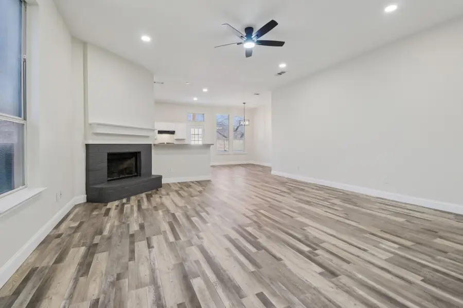 1004 Caliente Drive, Grand Prairie, TX 75051 - Image #3