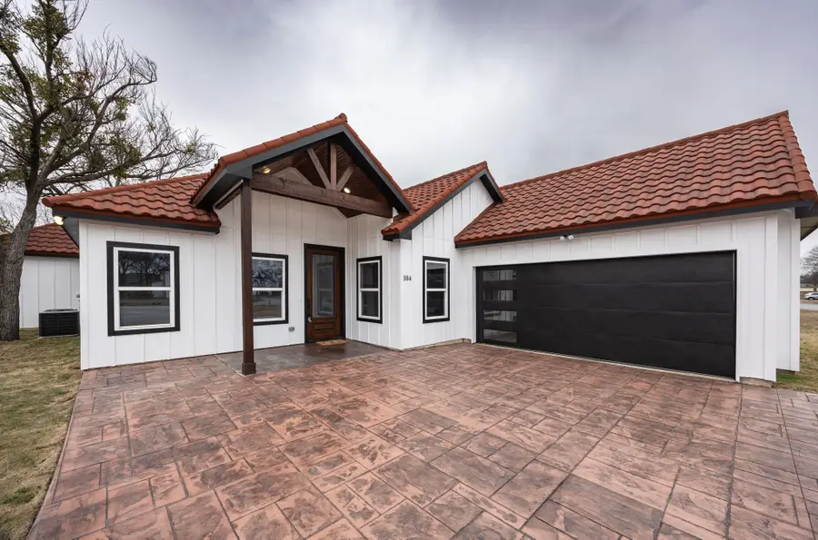 104 Mansfield Road, Cleburne, TX 76031 - Image #3