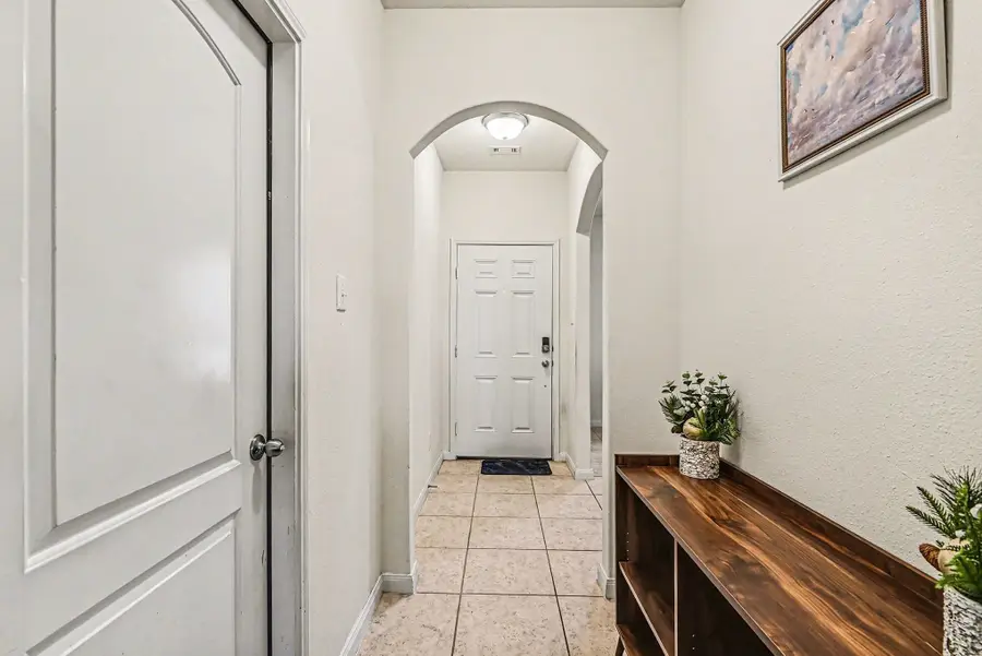 5937 Obsidian Creek Drive, Fort Worth, TX 76179 - Image #3