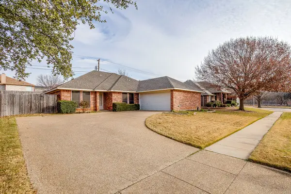 6003 Blue Mesa Drive, Arlington, TX 76017