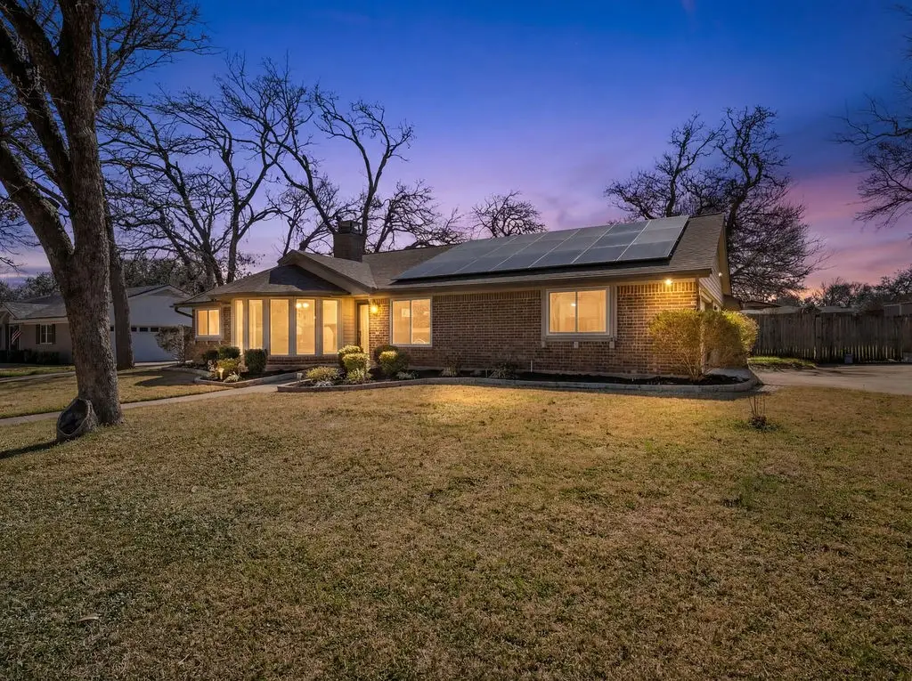 203 Oak Forest Trail, Euless, TX 76039 - #1