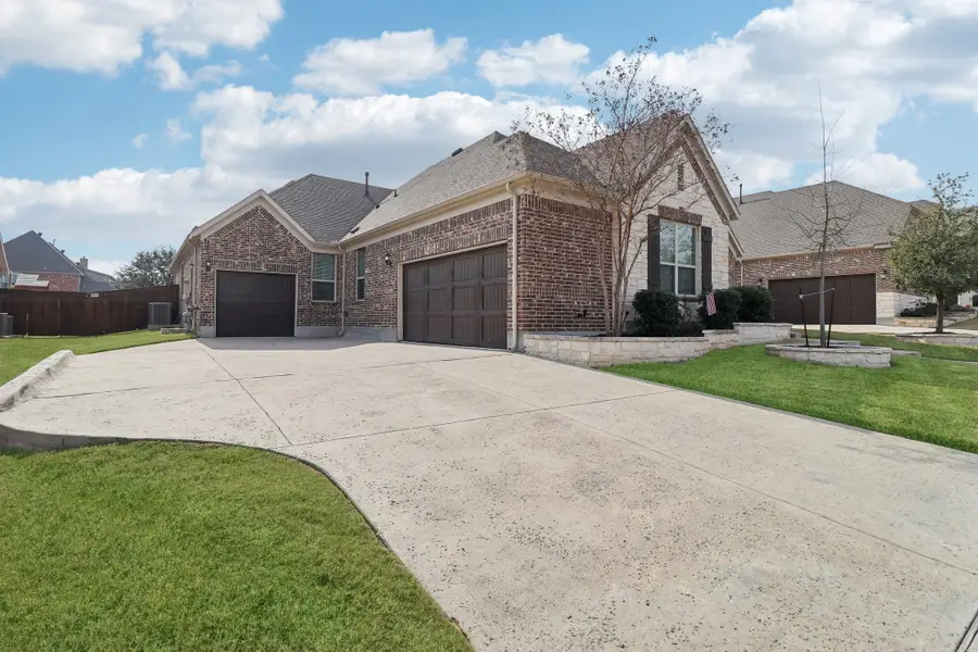 8012 Woodside Trail, North Richland Hills, TX 76182 - Image #2