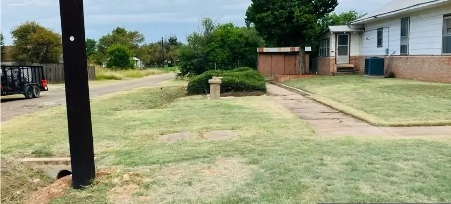 310 Hughes Street, Quanah, TX 79252 - Image #3