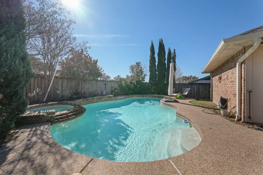 2902 Cambridgeshire Drive, Carrollton, TX 75007 - Image #2