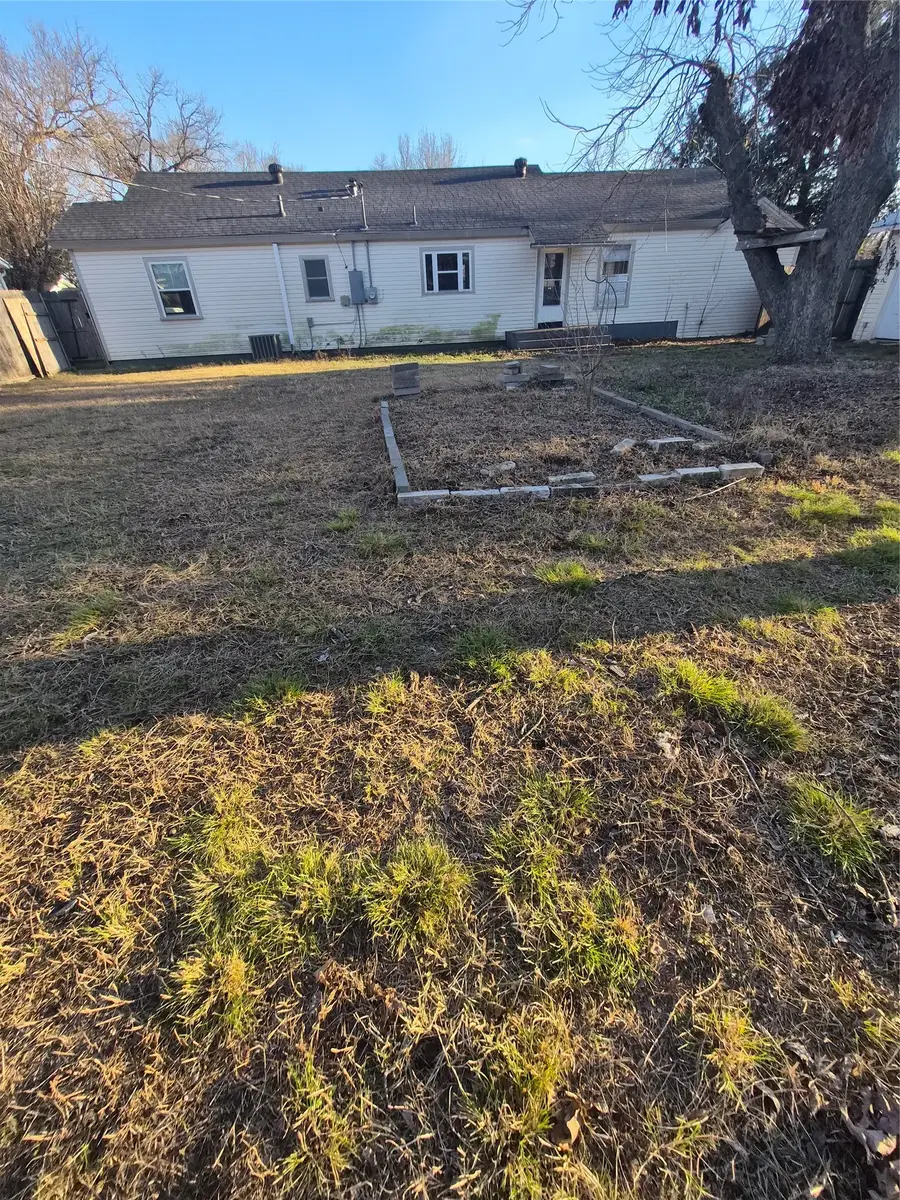 832 Featherston Street, Cleburne, TX 76033 - Image #2