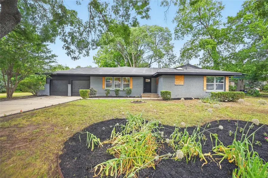 512 Shadowbrook Lane, Hurst, TX 76053 - Image #3