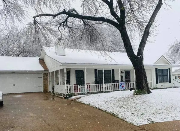 202 E San Benito Drive, Robinson, TX 76706