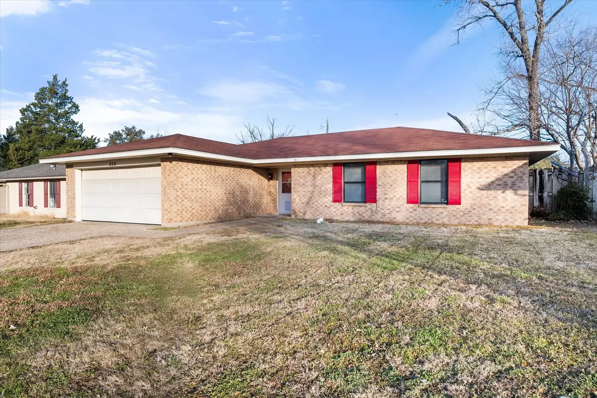 208 Gladstone Avenue, Corsicana, TX 75110 - Image #1