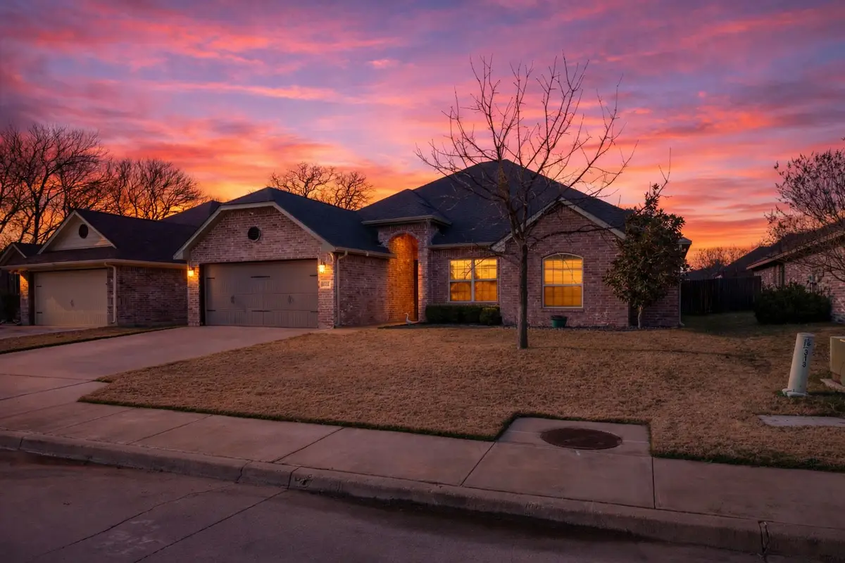 313 Donna Circle, Granbury, TX 76049 - Image #1