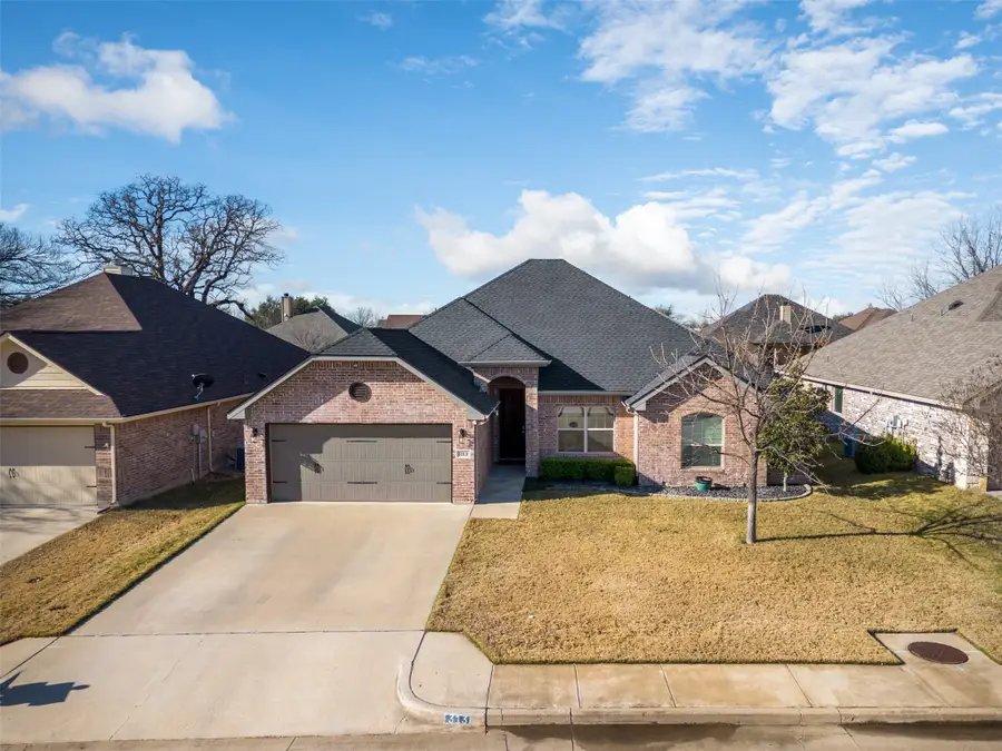 313 Donna Circle, Granbury, TX 76049 - Image #3