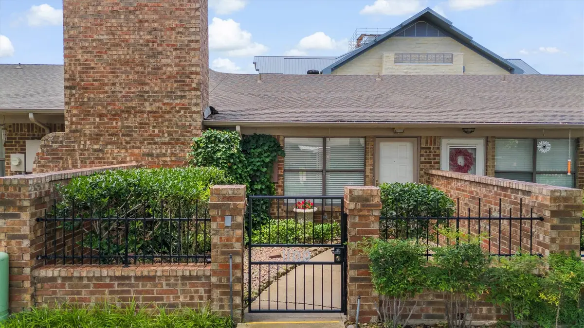 1109 Glenbrook Street, Benbrook, TX 76126 - Image #1