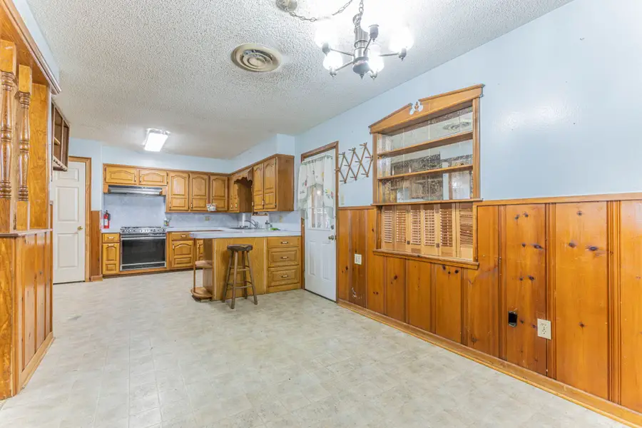 610 N Joyce Street, Lacy Lakeview, TX 76705 - Image #3