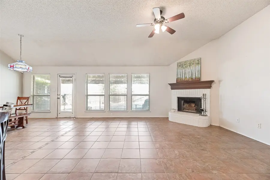 637 Manchester Drive, Mansfield, TX 76063 - #3