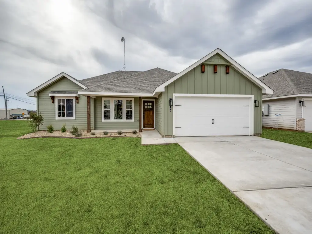 204 Walnut Street, Whitesboro, TX 76273 - Image #1