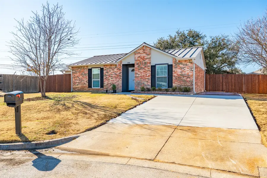 2201 Wildbriar Drive, Arlington, TX 76014 - Image #2