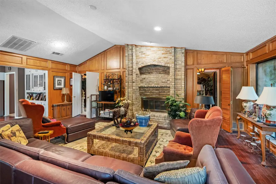 2000 Shadow Ridge Drive, Arlington, TX 76006 - Image #3