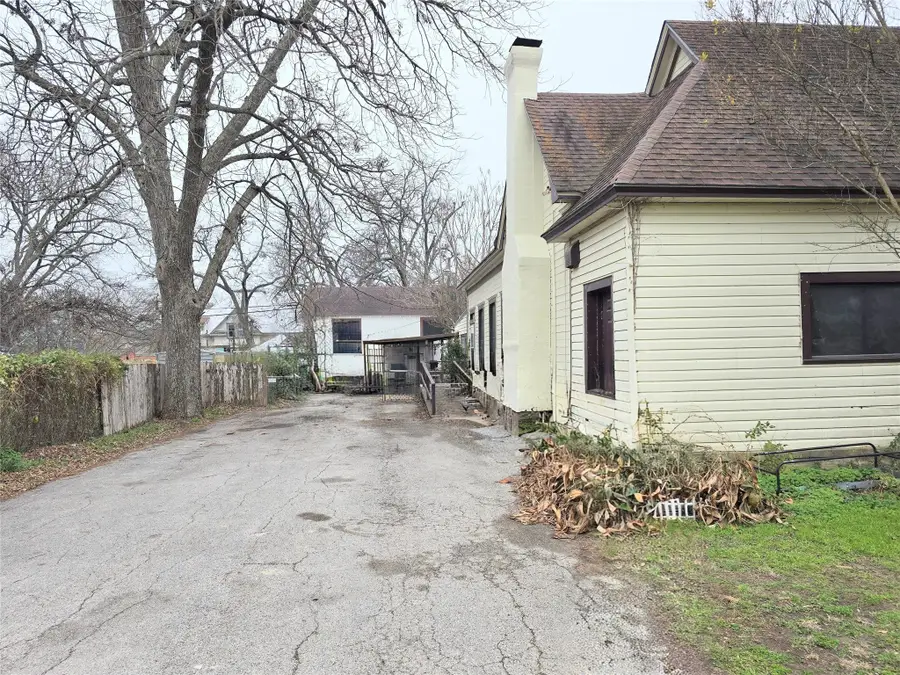 322 Capps Street, Marlin, TX 76661 - #2