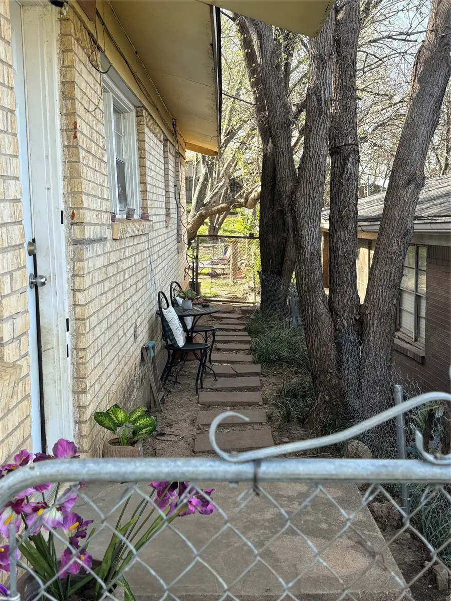 829 W Church Street, Grand Prairie, TX 75050 - Image #2