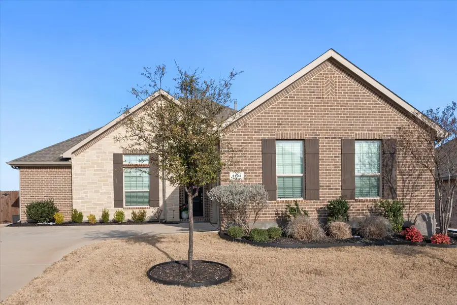 1104 Whispering Hill Drive, Mansfield, TX 76063 - Image #3