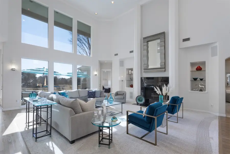 824 Hills Creek Drive, McKinney, TX 75072 - Image #2