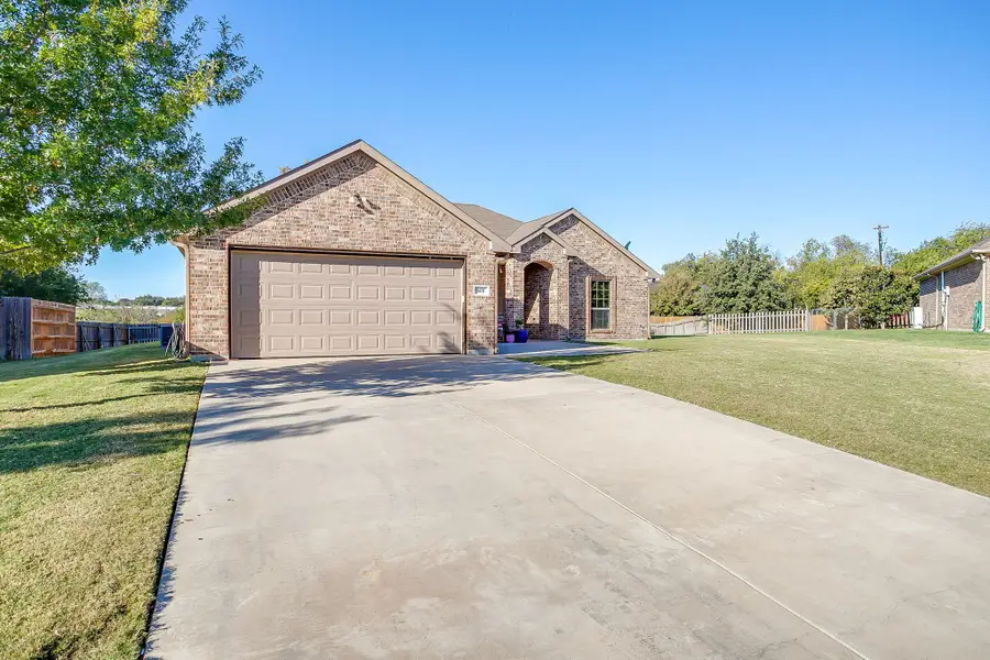 608 Brandt Street, Grandview, TX 76050 - Image #2