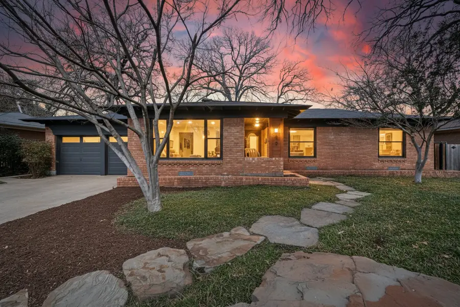 1519 W Lavender Lane, Arlington, TX 76013 - #2