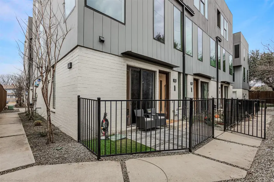 304 Mathey Court, Dallas, TX 75208 - Image #2