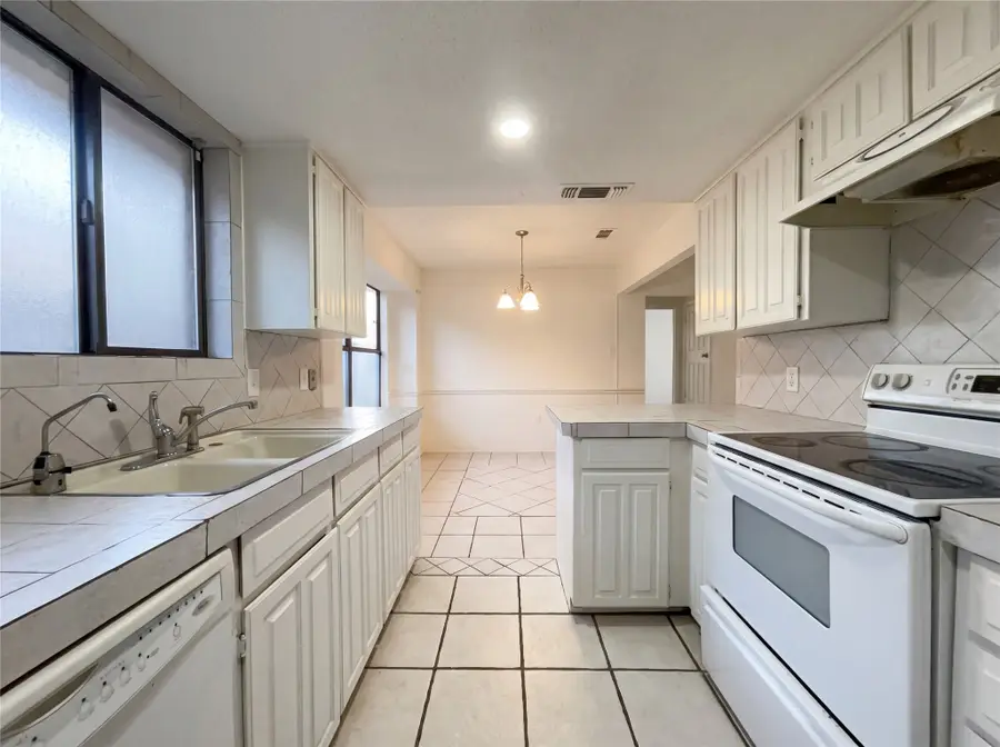 709 Sandy Trail, Fort Worth, TX 76120 - Image #2