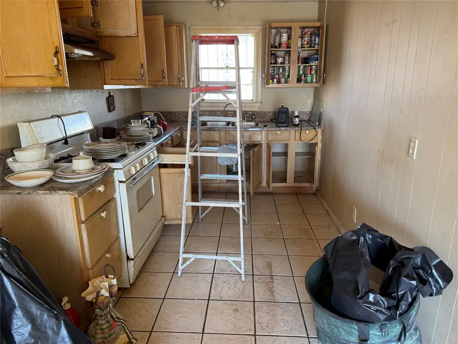 1214 Wintergreen Court, Desoto, TX 75115 - Image #2