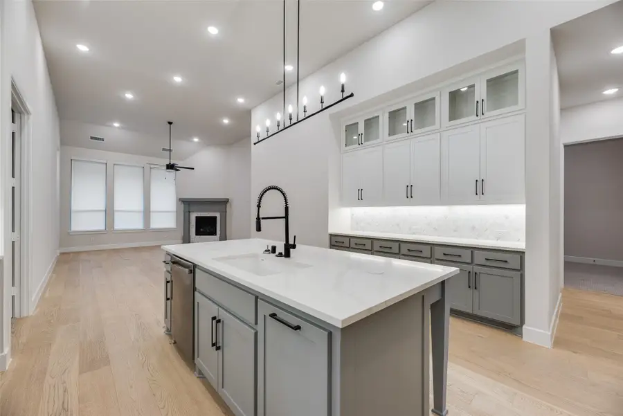 4104 Fall Aster Way, Aubrey, TX 76227 - Image #3