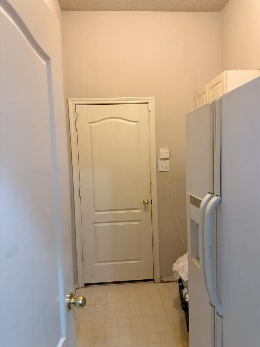 6113 Cliffbrook Drive, North Richland Hills, TX 76180 - Image #3